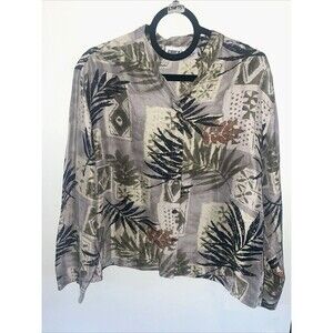 Chico’s Design Women’s 100 % Silk Size 2. Medium Blouse.   LTOP 739